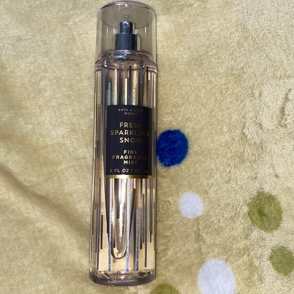 Fresh Sparkling Snow fine fragrance mist Bath and body Works 8 FL(discontinued)